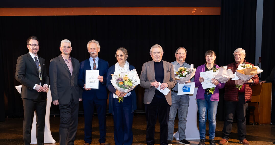 V.l. Stiftungsratsvorsitzender und Bürgermeister Björn Kornmüller, Stiftungsvorstand Ragnar Watteroth mit Vertretern vom Hospizverein Karlsbad-Marxzell-Waldbronn, Horst Brecht, Martina Rohnacher und Helmut Kunz - Di Nunzio Fotodesign