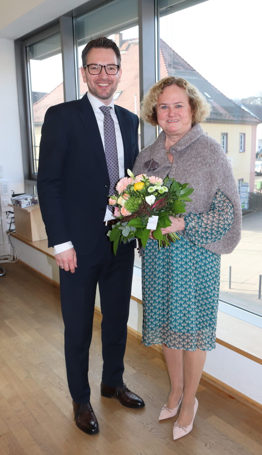 V.l. Bürgermeister Björn Kornmüller und Elke Wildenmann. Foto: Gemeinde Karlsbad