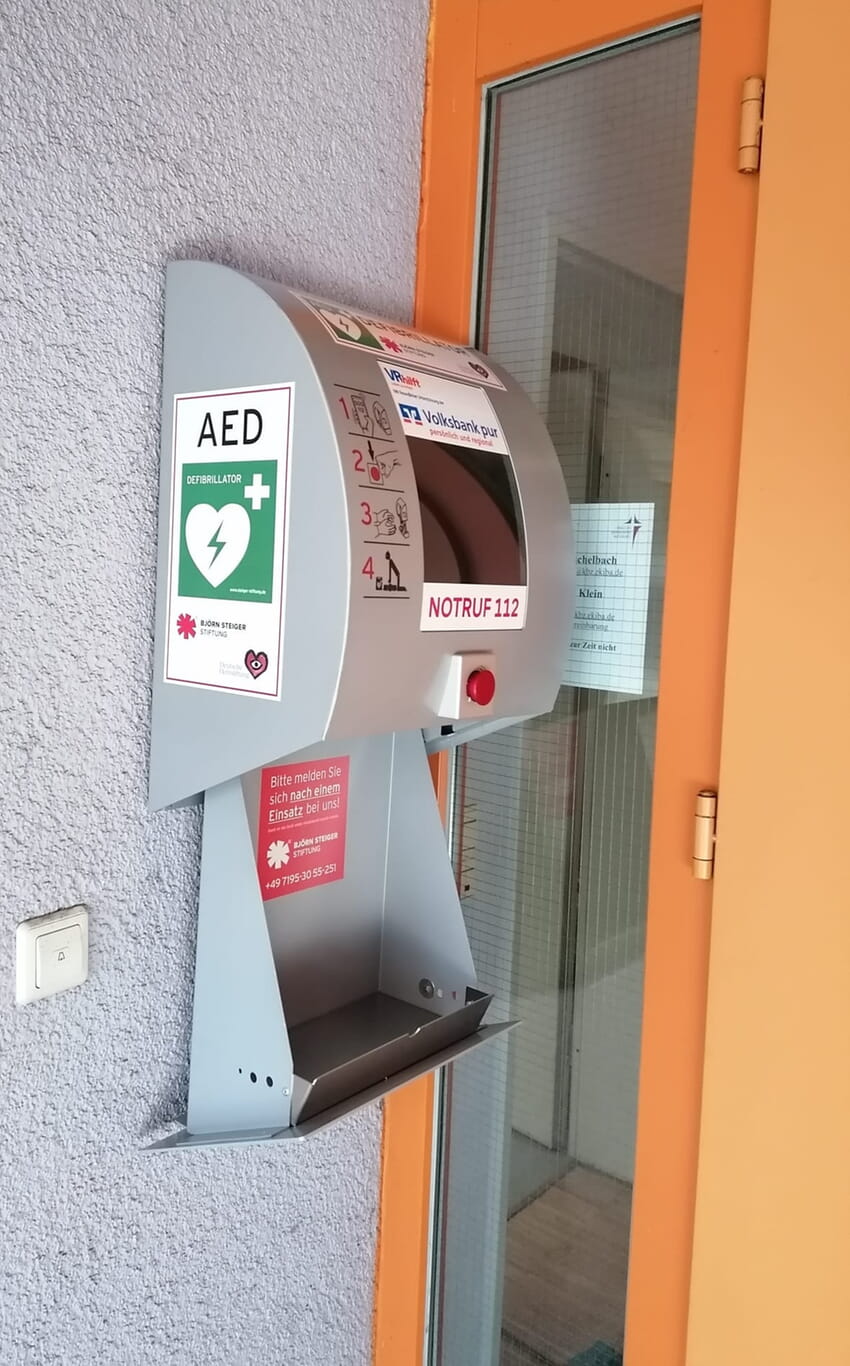 AED am neuen Standort erreichbar von der Bushaltestelle Wiesenstraße