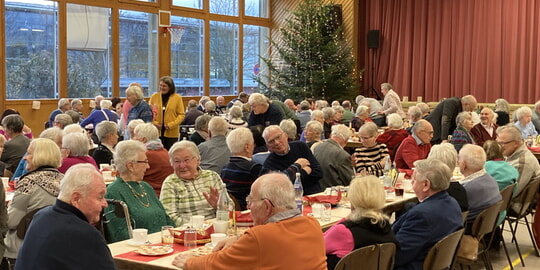 Gut besuchte Seniorenweihnachtsfeier in Langensteinbach