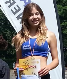 Jana Reinert holt sich auch den Titel der U18 über 800m