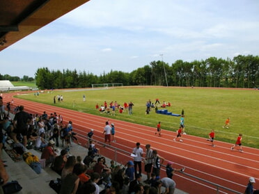 Saniertes Stadion beim Schulzentrum