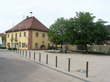 Marktplatz mit altem Rathaus