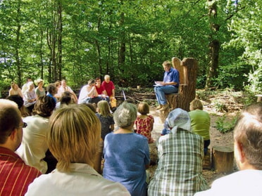 Waldkulturpfad - Erzählplatz mit Stuhl